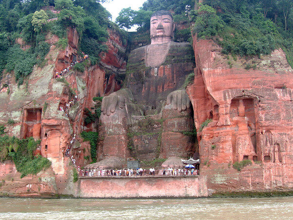 Maitreya - Buddha Skulptur in der Nähe von Leshan, China, 9. Jh.